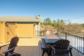 Outdoor dining - Penthouse 999 on Main St Blowing Rock! Right Across from the Market, Shopping, & (Blowing Rock)