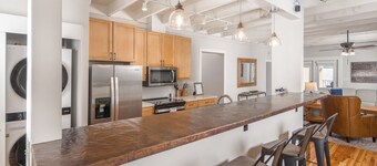 Penthouse 999 on Main St Blowing Rock! Right Across from the Market, Shopping, &
