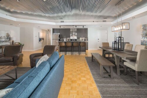 Overlook - Downtown, Elevator, Sleeps 6, Parking!
