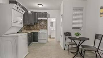 Fridge, oven, stovetop, coffee/tea maker