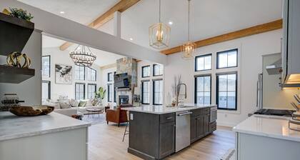 Luxurious Newly Built 4-bedroom house in charming Bartlett/North Conway Area