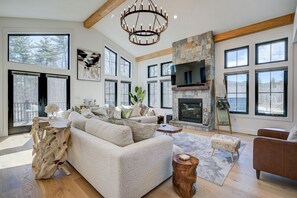 Smart-TV, Kamin, Videospiele