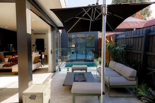 Luxury Smart Home Stay in Seddon w/ Private Pool