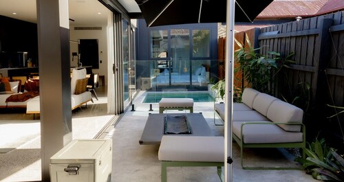 Spacious Luxury Seddon Home | Private Pool Getaway