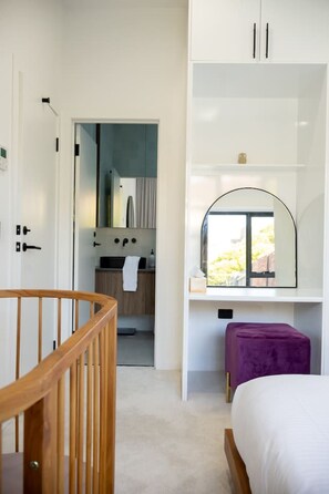 4 bedrooms, desk, iron/ironing board, free WiFi