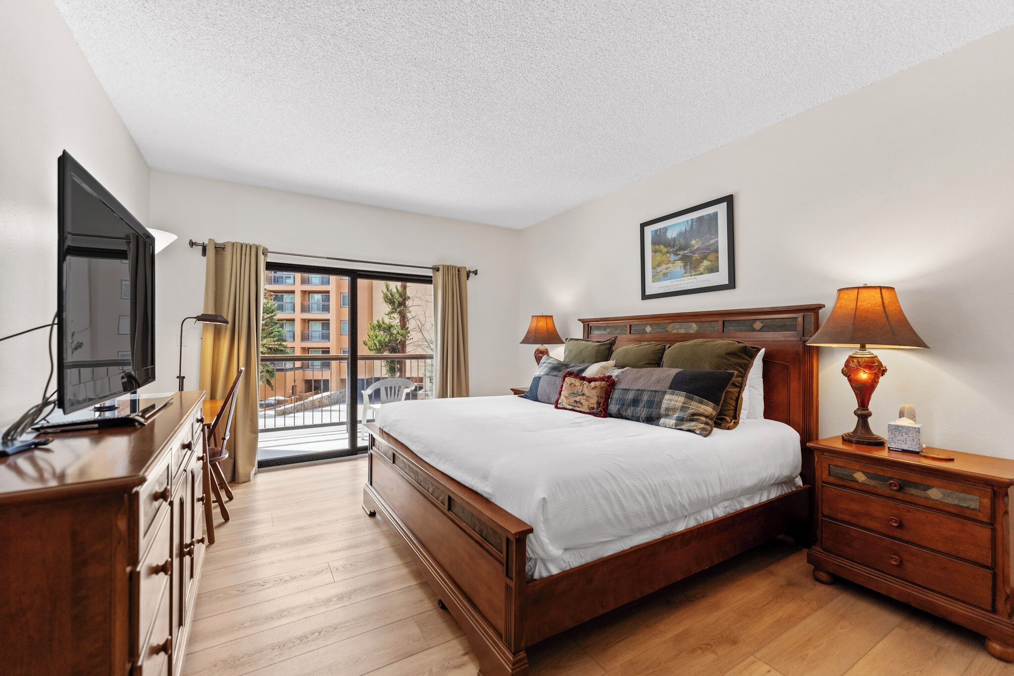 2 soverom, skrivebord, wi-fi (inkludert) og sengetøy