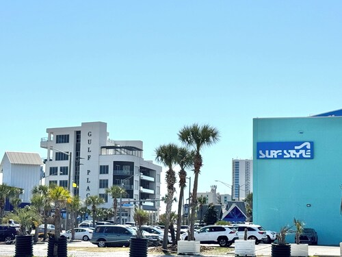 Beachview 214 remodeled efficiency studio condo with King bed