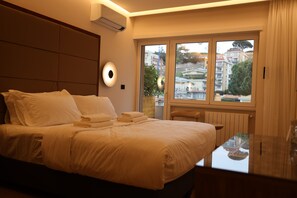 Deluxe Double or Twin Room, City View - The Romex (Rome)