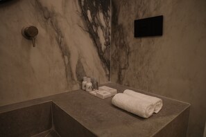 Standard Double or Twin Room, City View | Bathroom