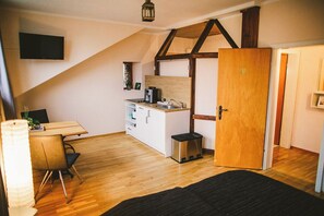 1 bedroom, free WiFi, bed sheets - Cozy studio with a great view (Bingen am Rhein)