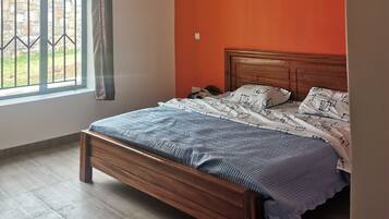 4 bedrooms, iron/ironing board, free WiFi, bed sheets