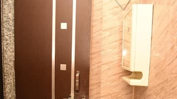 Bidê, toalhas de banho