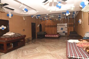 Lobby sitting area - Hotel Vills Guest House Lucknow (Lucknow)