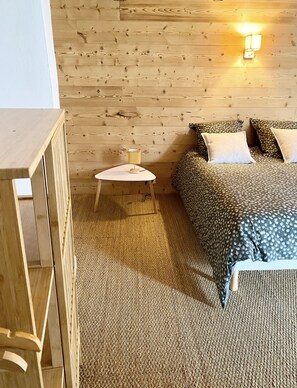 2 chambres, lit parapluie, draps fournis