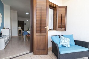 Apartment, Smoking