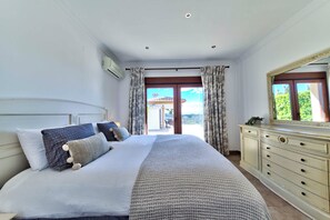 4 bedrooms, desk, iron/ironing board, free WiFi