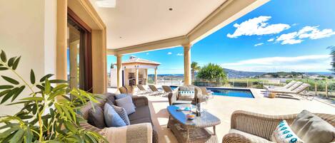 Smart TV, aparelho de som, escritórios