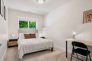 5 bedrooms, desk, iron/ironing board, WiFi