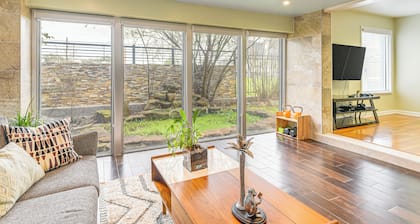 12 Mi to Dtwn Houston: Peaceful Home w/ Yard!