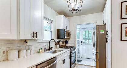 6 Mi to Dtwn: Home w/ Deck & Yard in Kansas City