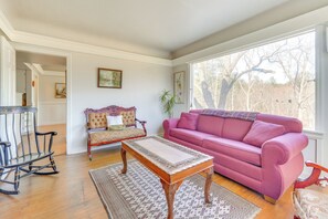 Interior - Historic Manor 3 Mi to Shawnee Mtn! Pet Friendly (East Stroudsburg)