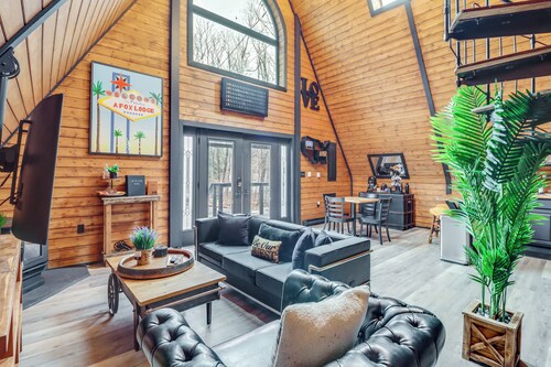 9 Mi to Big Boulder Mtn: A-frame Cabin w/ Hot Tub