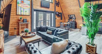 9 Mi to Big Boulder Mtn: A-frame Cabin w/ Hot Tub