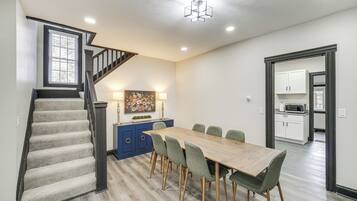 House (3 Bedrooms) | Interior