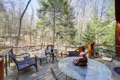 2 Mi to Beech Mtn Slopes! Cozy Couples Retreat