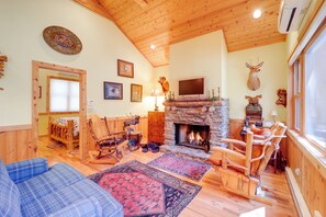 House (1 Bedroom) | Interior - 2 Mi to Beech Mtn Slopes! Cozy Couples Retreat (Banner Elk)