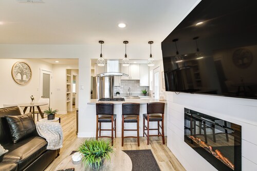 1 Mi to Chula Vista Bayfront: Home w/ Patio!