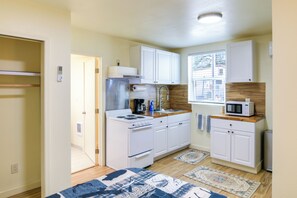 Apartment (0 Bedroom) | Interior