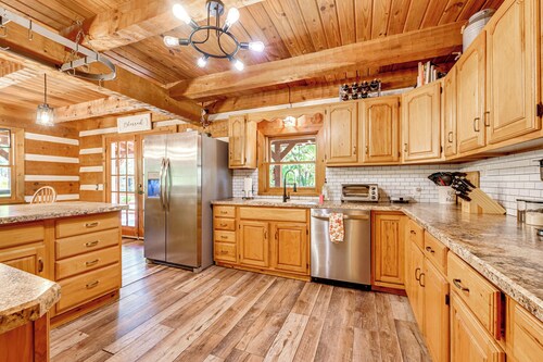 Spacious Sebring Family Cabin w/ Fun Barn + Yard!