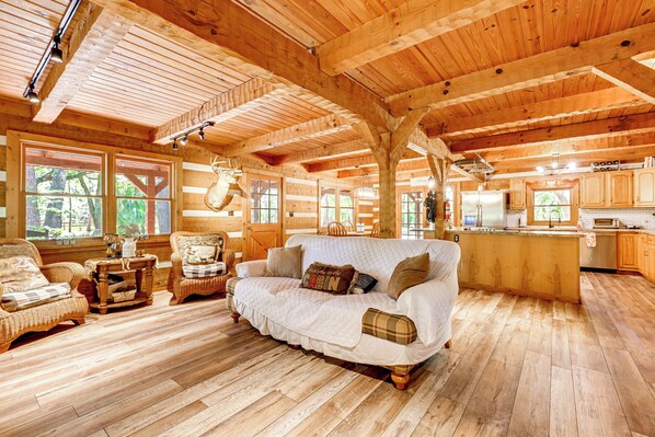 House (5 Bedrooms) | Interior