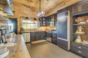 House (3 Bedrooms) | Interior - Deck & Yard: 'margy's Farmhouse' in Jasper (Jasper)