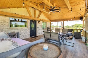House (3 Bedrooms) | Interior - Deck & Yard: 'margy's Farmhouse' in Jasper (Jasper)