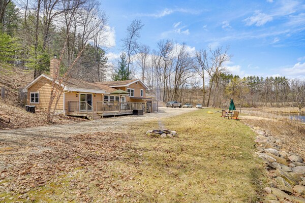Near Hiking: Lakefront Getaway In Campbellsport! - Shalom Wildlife Zoo, West Bend