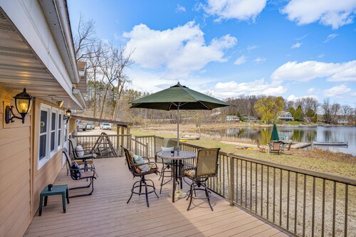 Near Hiking: Lakefront Getaway in Campbellsport!