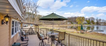 Near Hiking: Lakefront Getaway in Campbellsport!