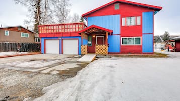 Vista frontal de la propiedad