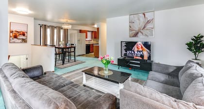 Near Dtwn & Pioneer Park: Fairbanks Home w/ Deck!