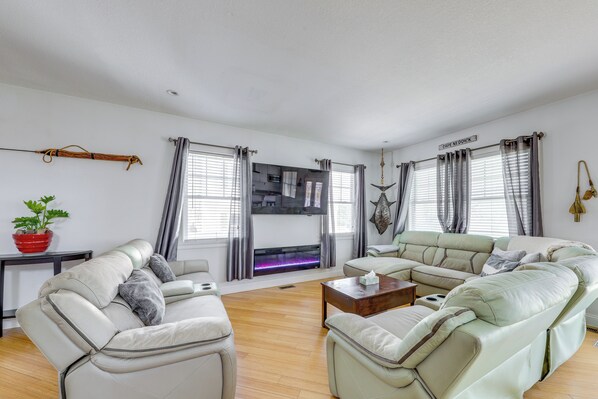 House (3 Bedrooms) | Interior - Steps to Short Sand Beach: Retreat w/ Game Room! (York Beach)