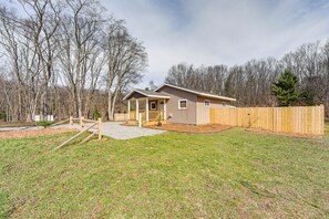 Apartment (0 Bedroom) | Interior - Boat, Fish & Hike: Cozy Getaway in Twin Lake! (Twin Lake)