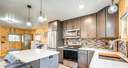 Boat, Fish & Hike: Cozy Getaway in Twin Lake!