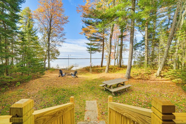 Dock & Fire Pit: Lakefront Cottage In Gould City! - Michigan