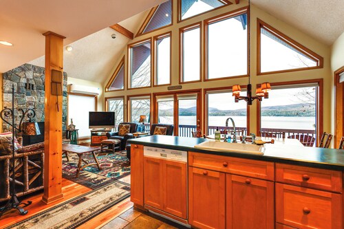 'sweet Serenity' Schroon Lake Family Retreat!