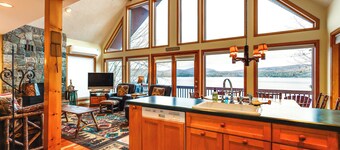 'sweet Serenity' Schroon Lake Family Retreat!