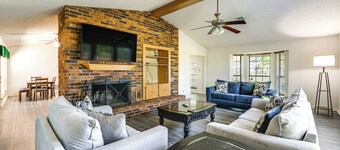 8 Mi to Lewisville Lake: Peaceful Countryside Home