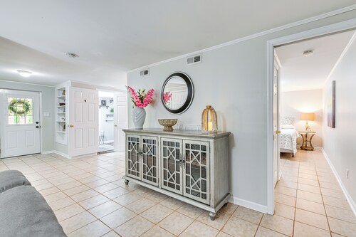 3 Mi to Dtwn: Hickory Home Base w/ Patio!