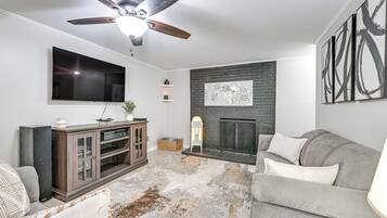 Apartment (2 Bedrooms) | Front of property